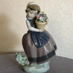 Lladro Porcelain Figurine